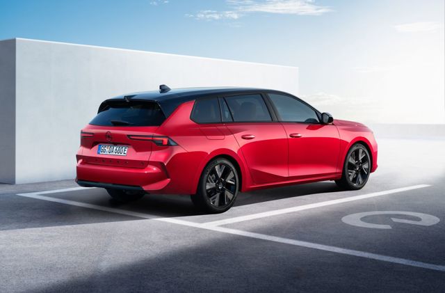 Opel Astra Sports Tourer photo 5
