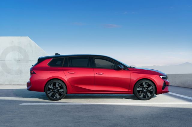 Opel Astra Sports Tourer photo 6