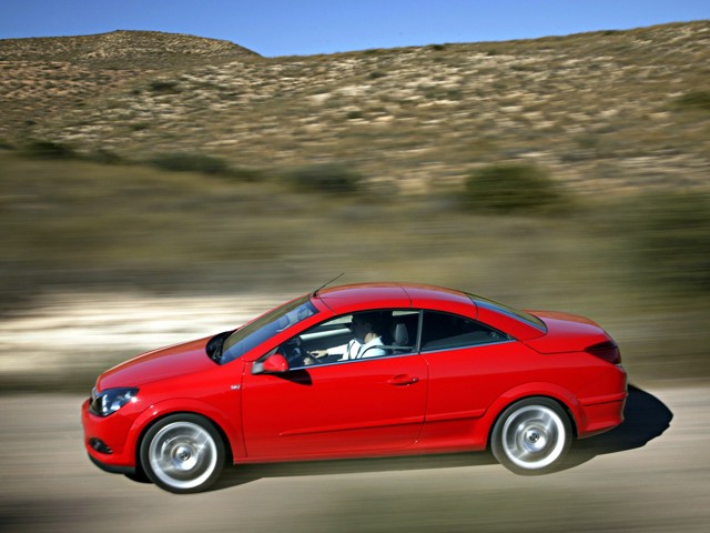 Opel Astra Twin Top / Cabriolet photo 28