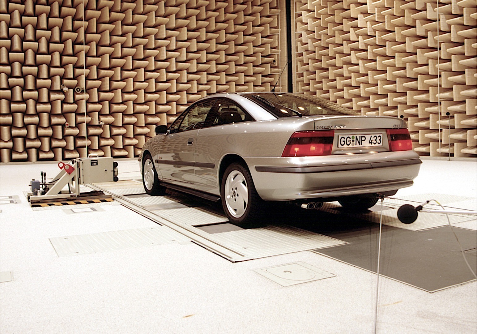 Opel Calibra photo 16