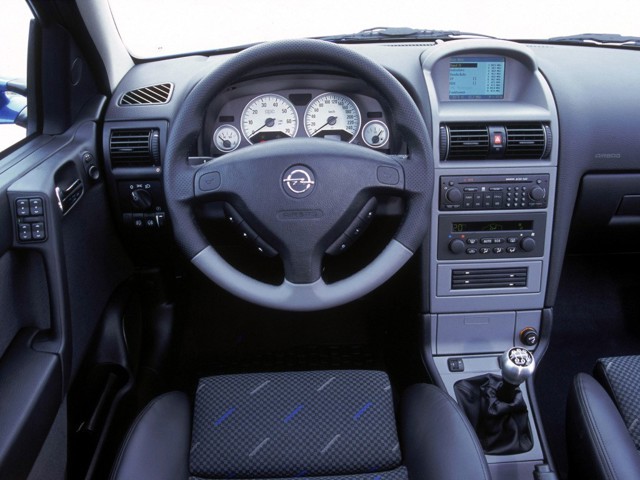 Opel Corsa 3 Doors photo 36