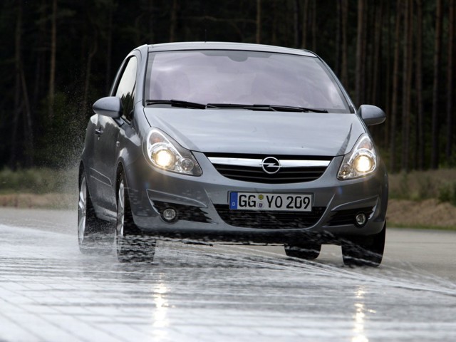 Opel Corsa 3 Doors Foto 10