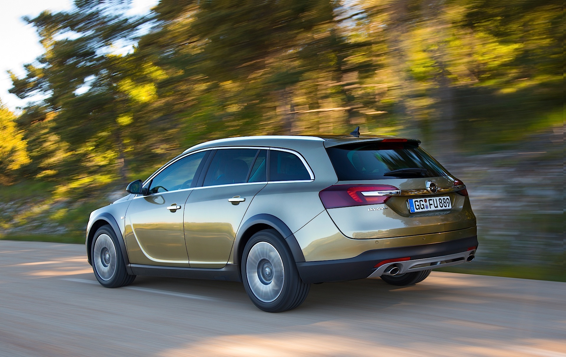 Opel Insignia Country Tourer photo 4