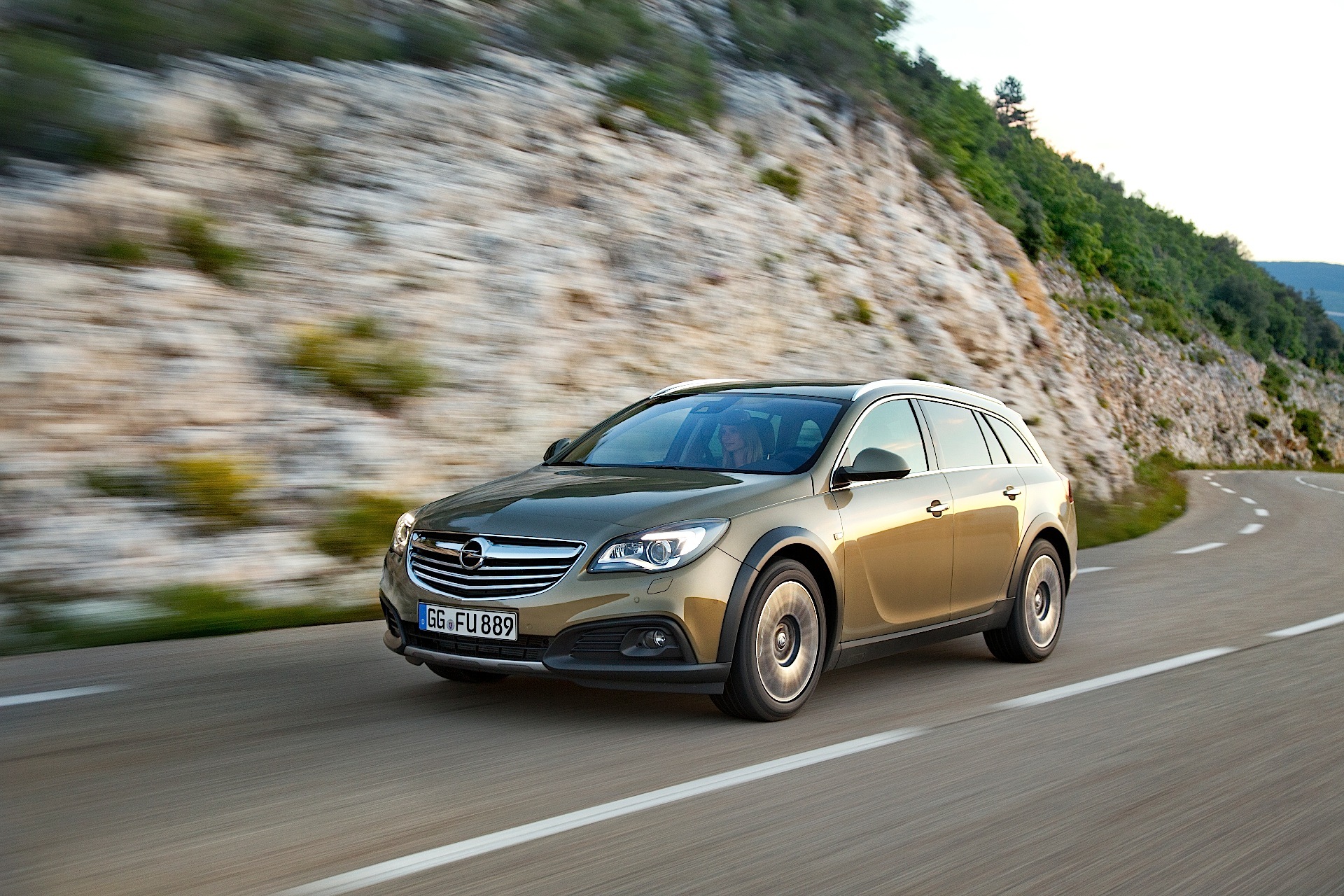 Opel Insignia Country Tourer photo 5