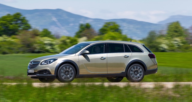 Opel Insignia Country Tourer photo 7