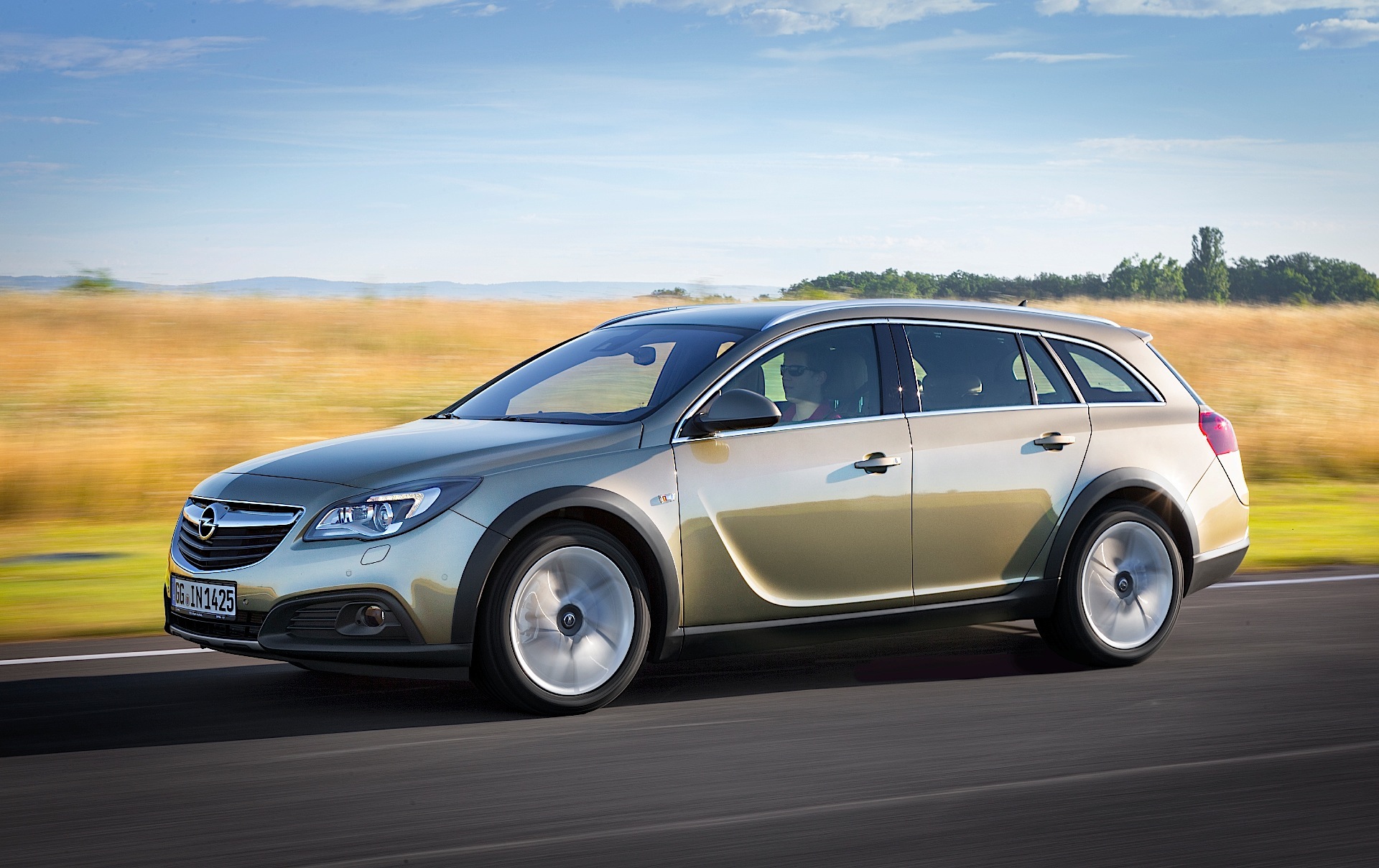 Opel Insignia Country Tourer photo 8