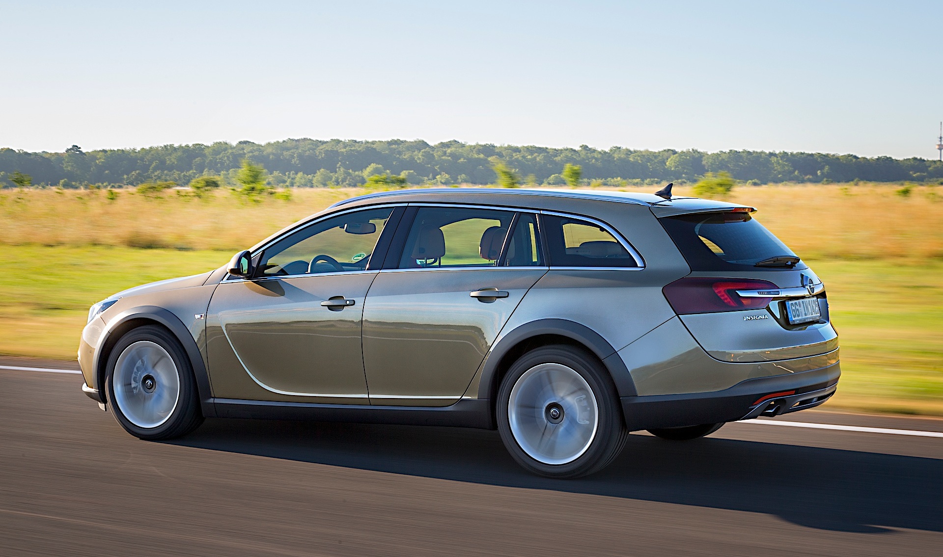 Opel Insignia Country Tourer photo 9