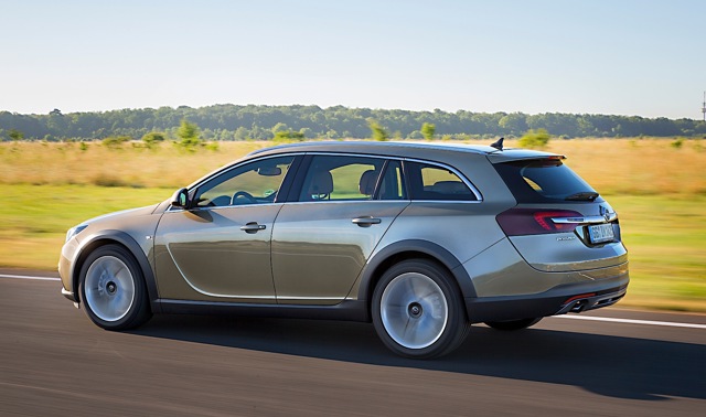 Opel Insignia Country Tourer photo 9