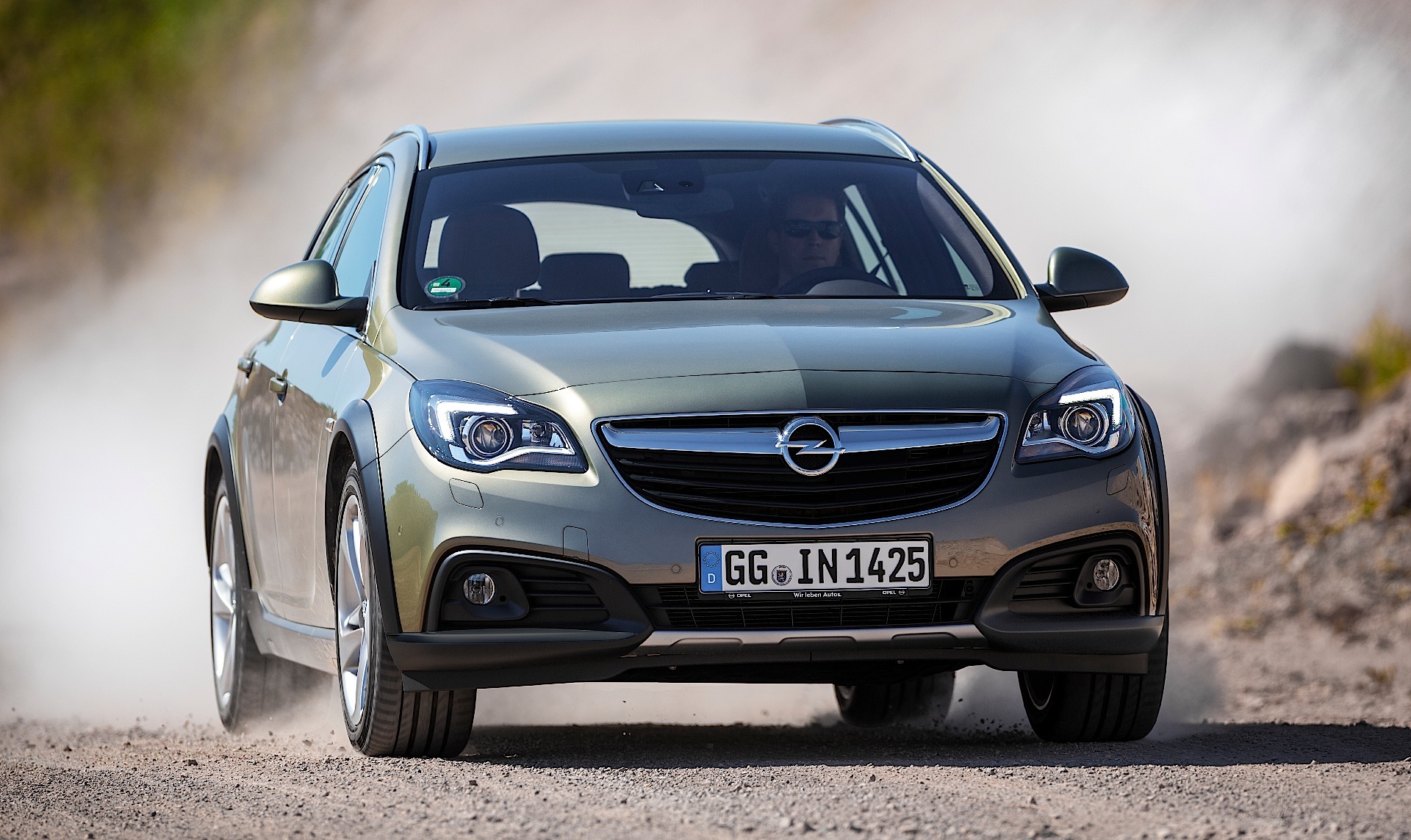 Opel Insignia Country Tourer photo 10