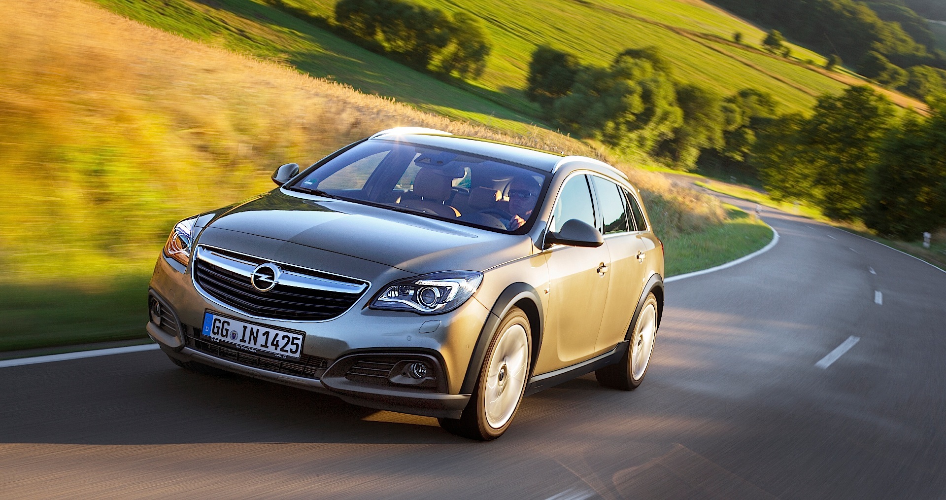 Opel Insignia Country Tourer photo 11
