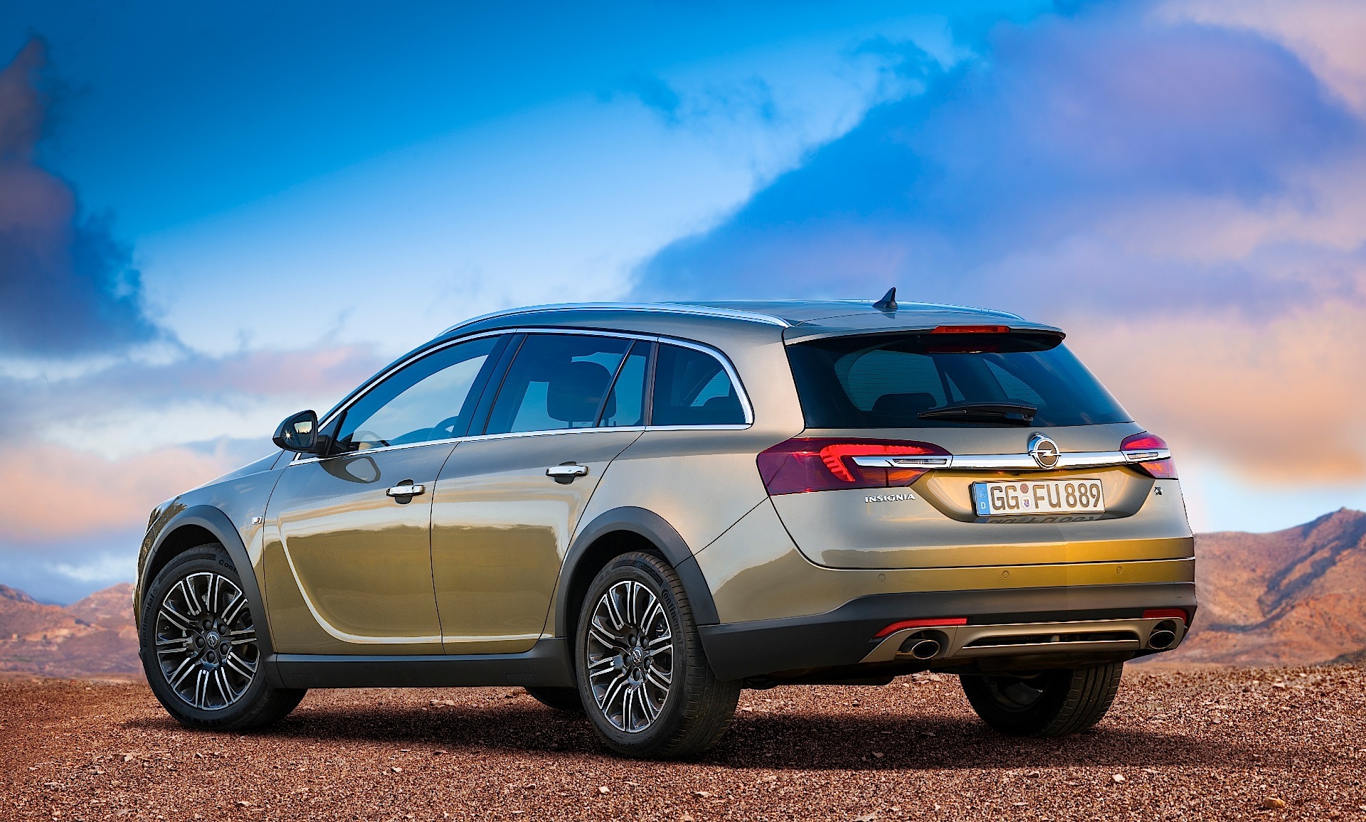 Opel Insignia Country Tourer photo 2
