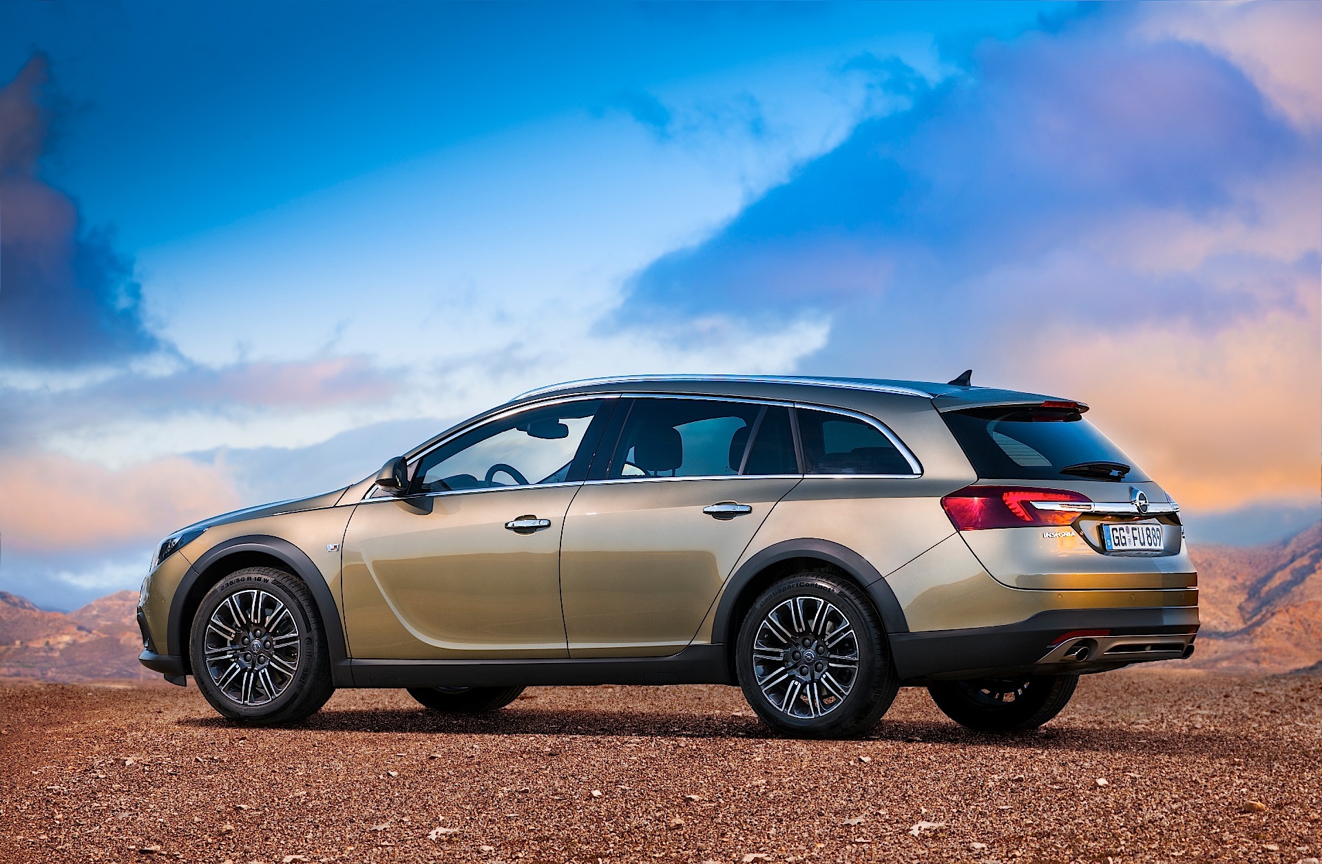 Opel Insignia Country Tourer photo 3