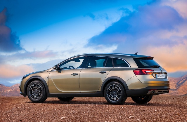 Opel Insignia Country Tourer photo 3