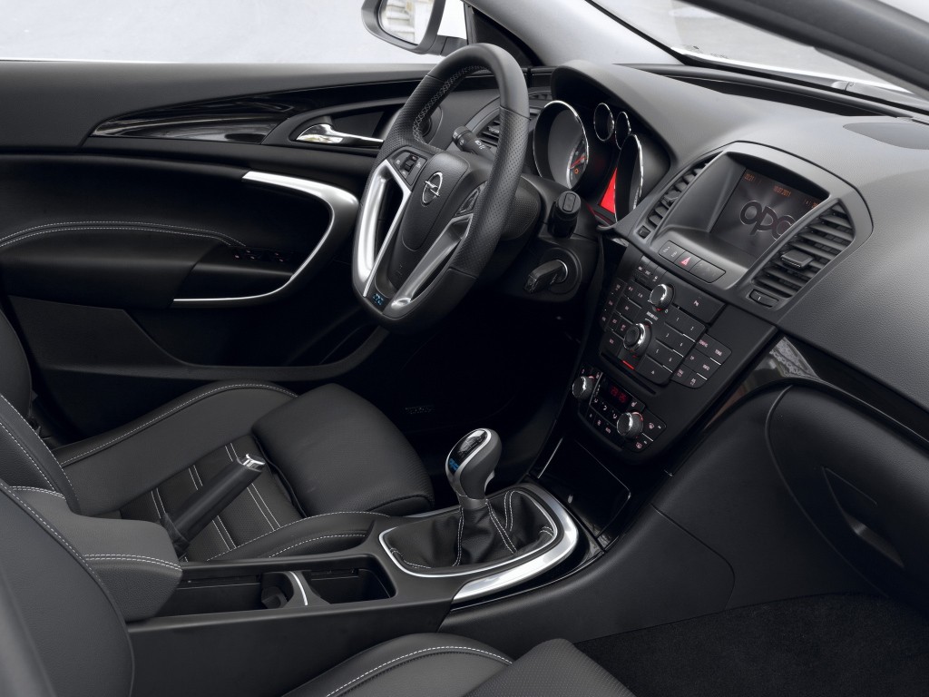Opel Insignia Sports Tourer Opc photo 40