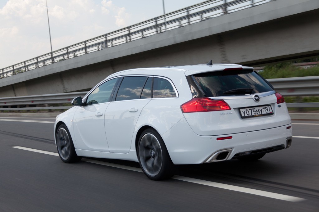 Opel Insignia Sports Tourer Opc photo 17