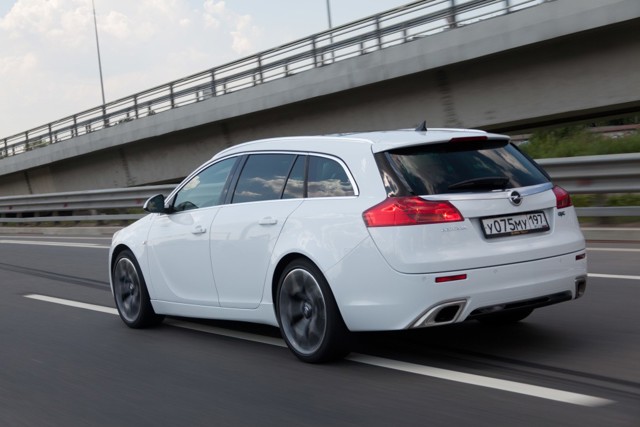 Opel Insignia Sports Tourer Opc photo 17