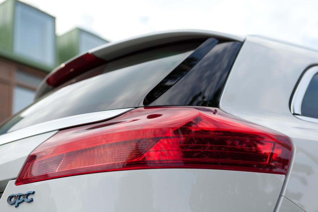 Opel Insignia Sports Tourer Opc photo 23