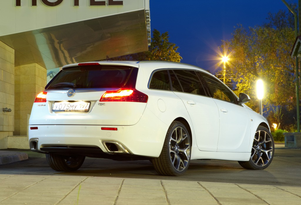 Opel Insignia Sports Tourer Opc photo 25