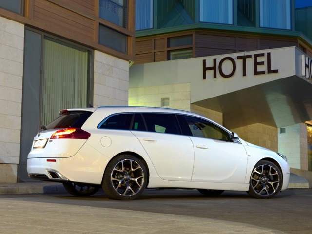 Opel Insignia Sports Tourer Opc photo 31