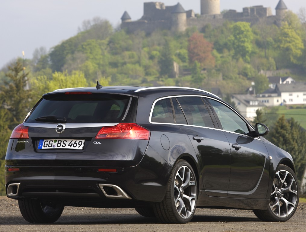 Opel Insignia Sports Tourer Opc photo 32
