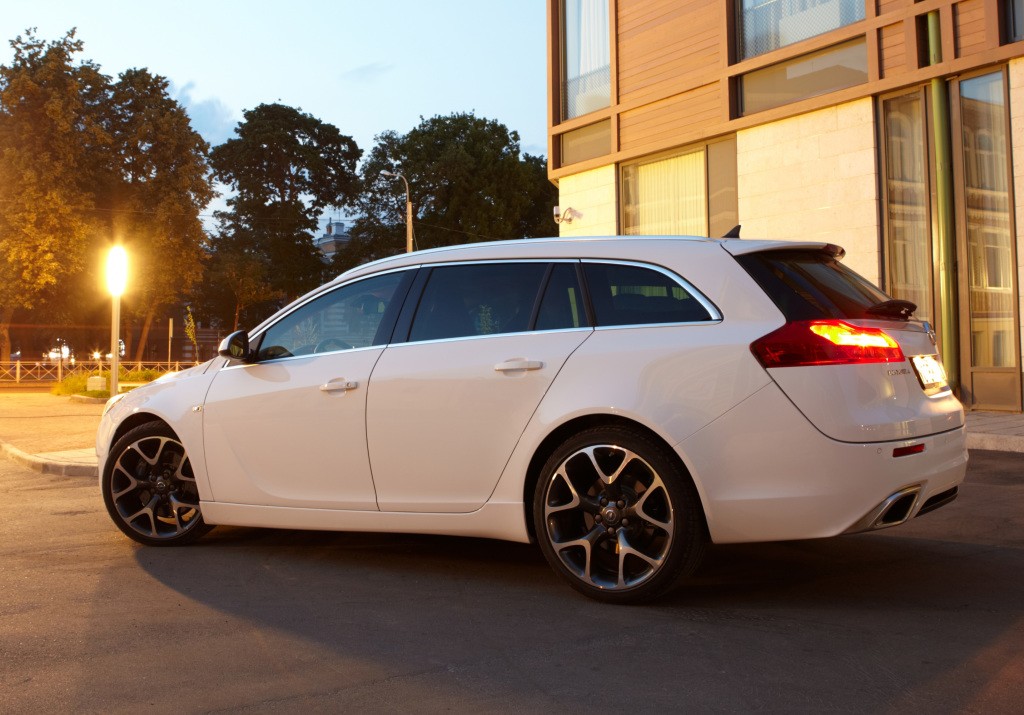 Opel Insignia Sports Tourer Opc photo 34