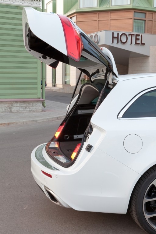 Opel Insignia Sports Tourer Opc photo 35