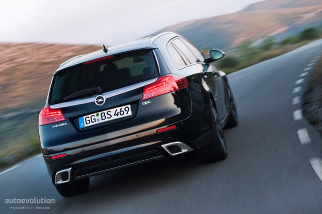 Opel Insignia Sports Tourer Opc photo 1