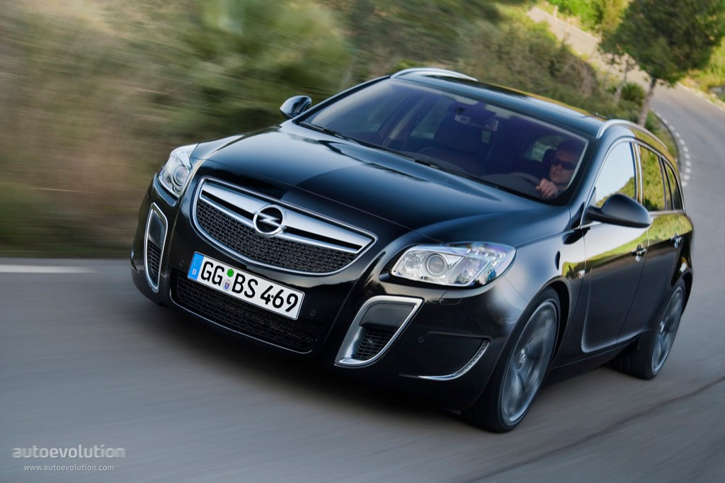 Opel Insignia Sports Tourer Opc photo 2
