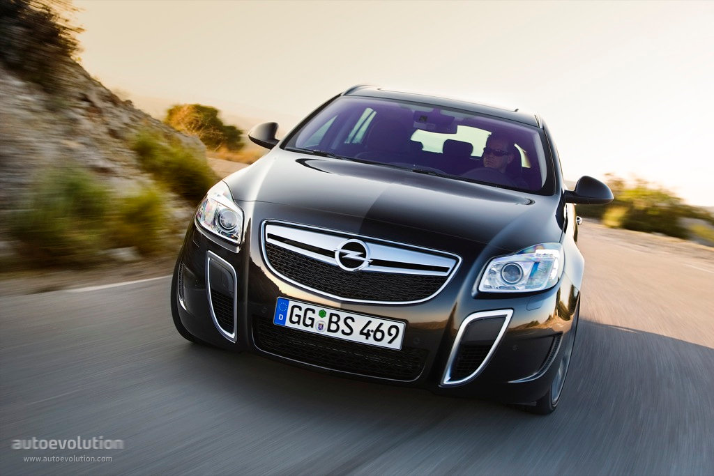 Opel Insignia Sports Tourer Opc photo 4