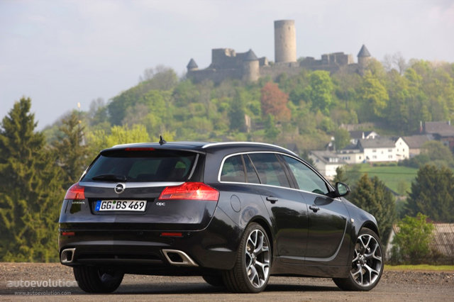 Opel Insignia Sports Tourer Opc photo 6