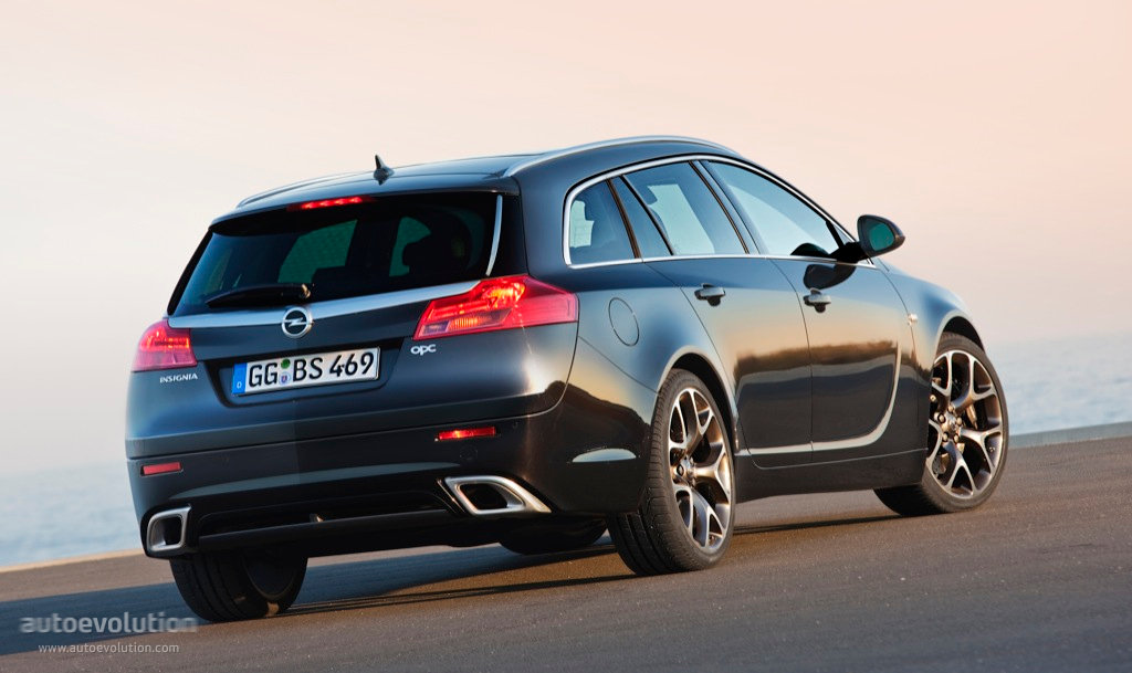 Opel Insignia Sports Tourer Opc photo 8