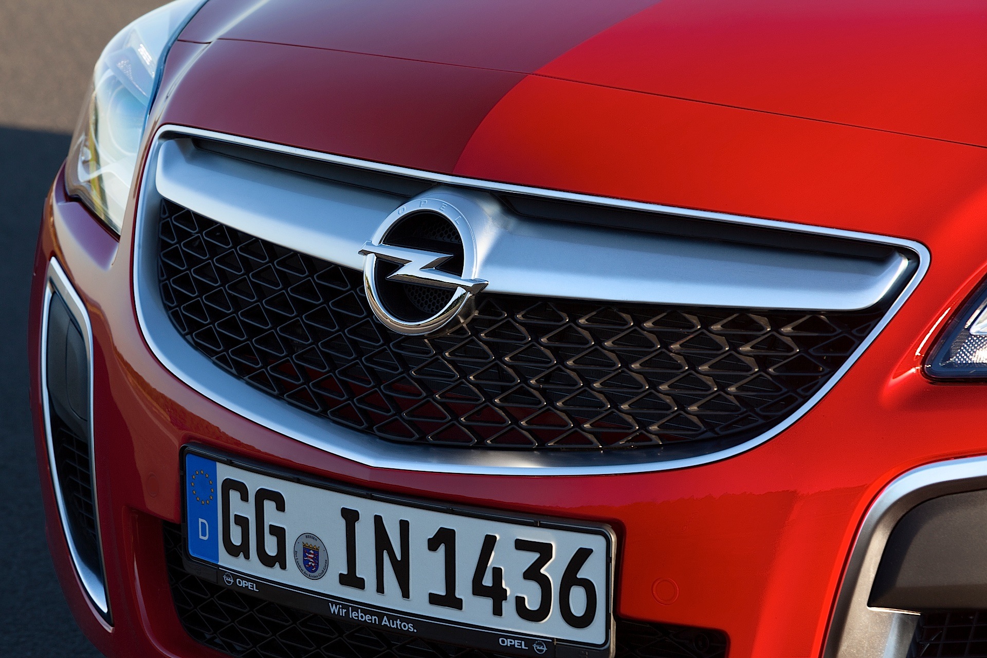Opel Insignia Sports Tourer Opc photo 2