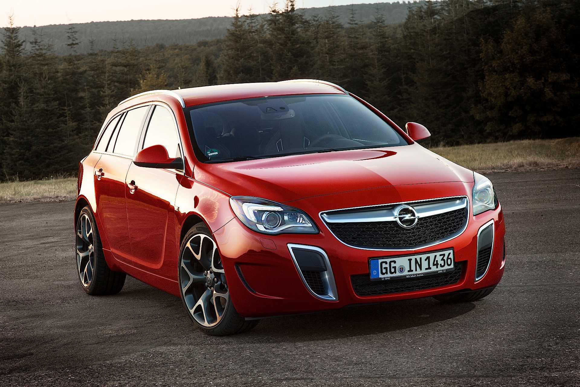 Opel Insignia Sports Tourer Opc photo 4