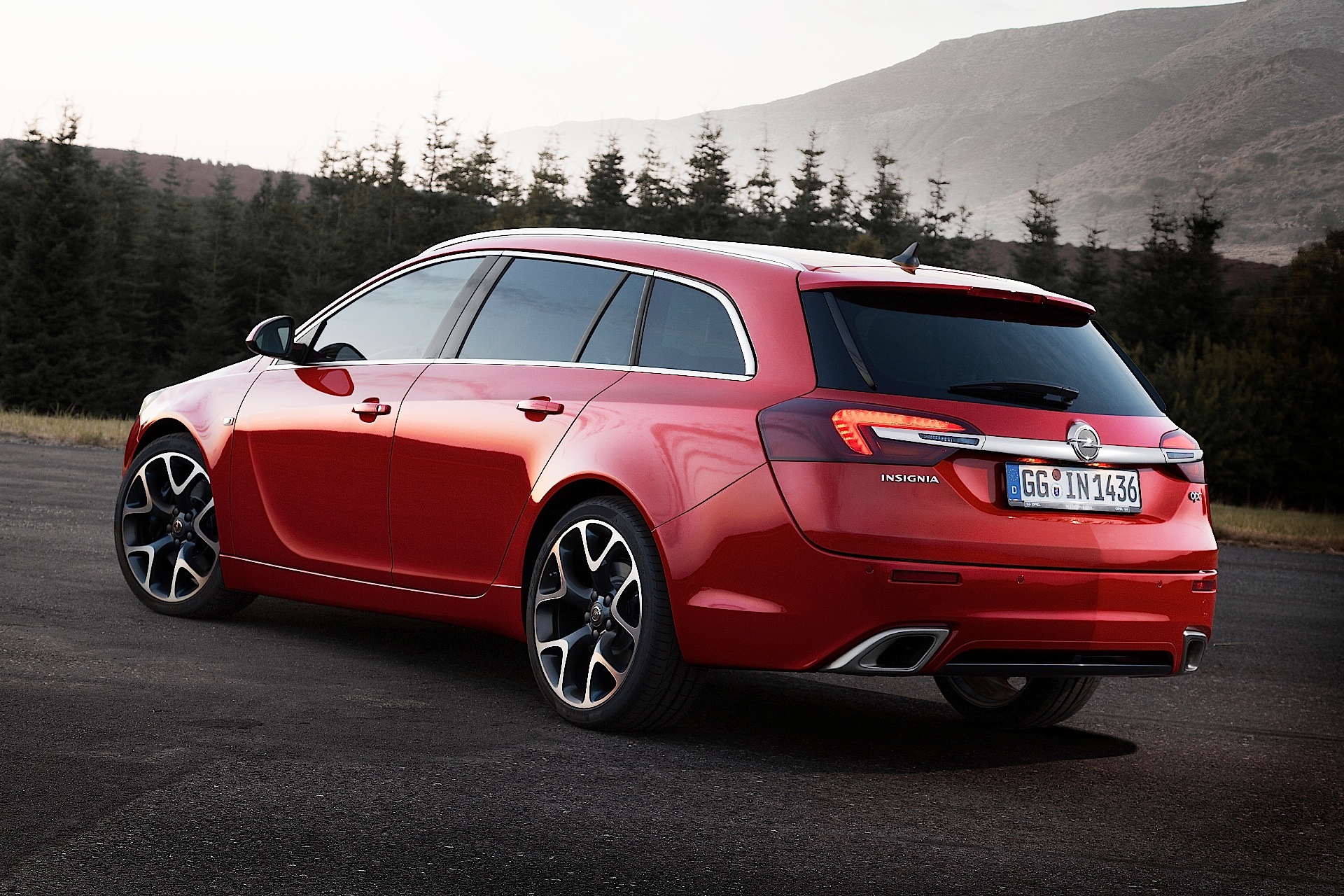 Opel Insignia Sports Tourer Opc photo 6