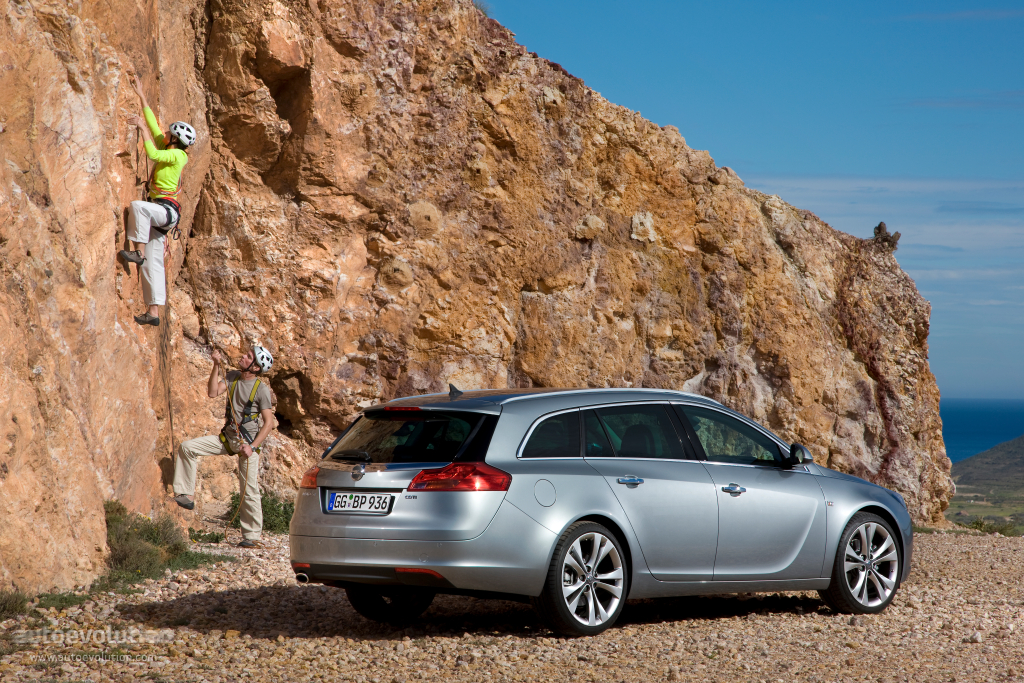 Opel Insignia Sports Tourer photo 12