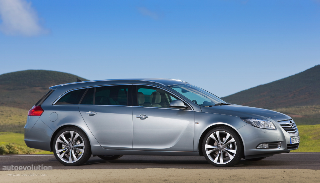 Opel Insignia Sports Tourer photo 2
