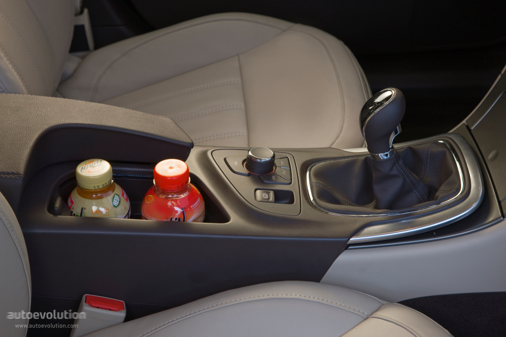 Opel Insignia Sports Tourer photo 83