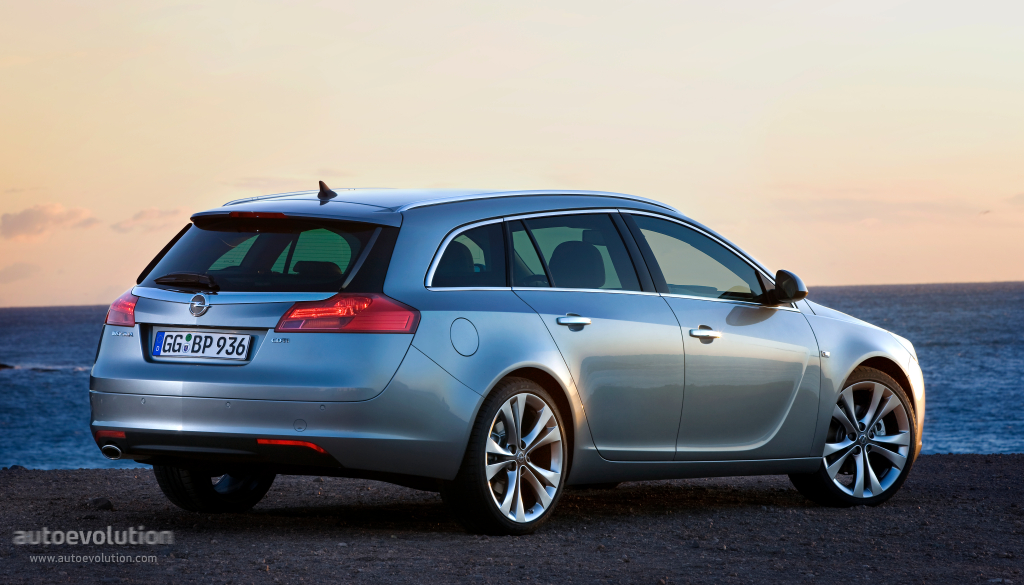 Opel Insignia Sports Tourer photo 8