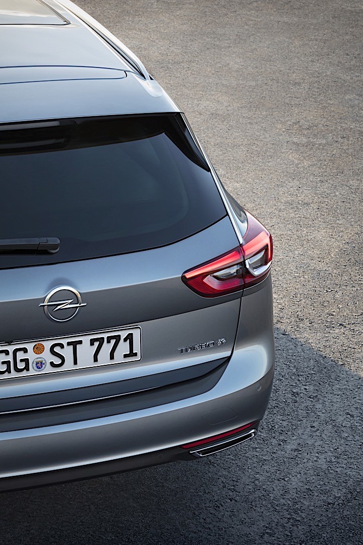 Opel Insignia Sports Tourer photo 9