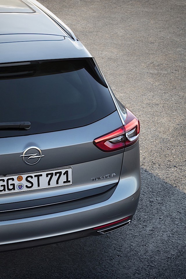 Opel Insignia Sports Tourer photo 9