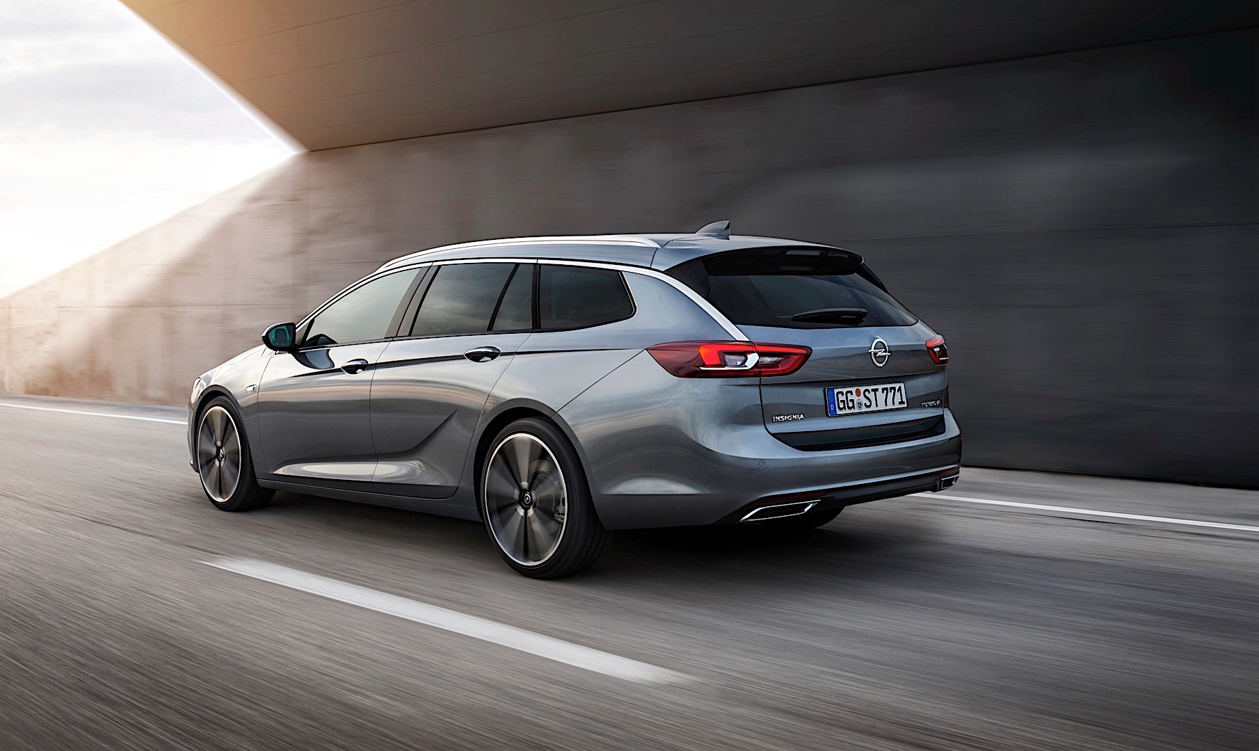 Opel Insignia Sports Tourer photo 4