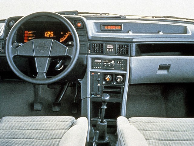 Opel Kadett 3 Doors photo 8