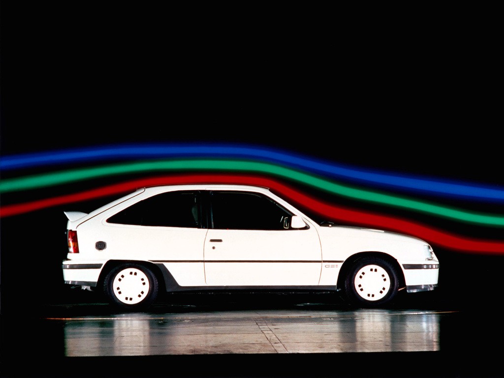 Opel Kadett 3 Doors photo 3