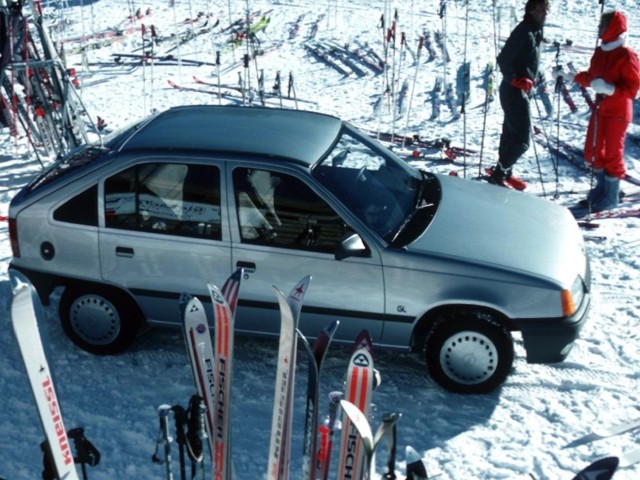 Opel Kadett 5 Doors Foto 2