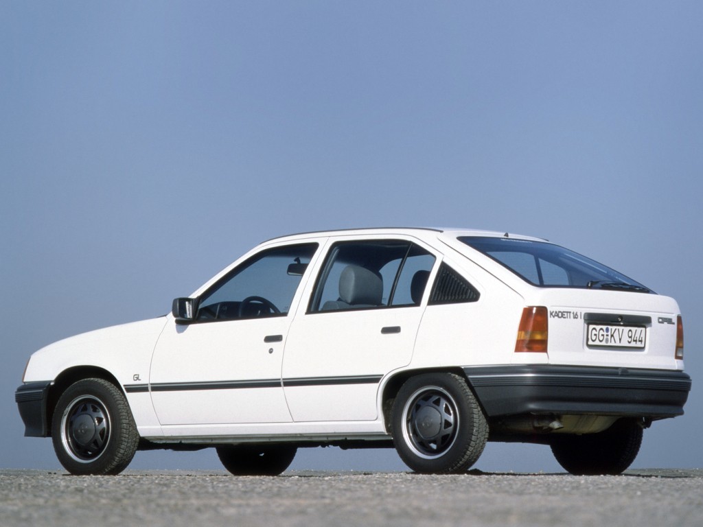Opel Kadett 5 Doors photo 4
