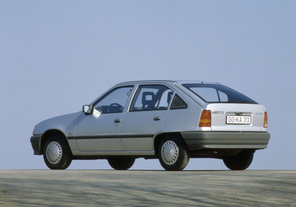 Opel Kadett 5 Doors photo 5