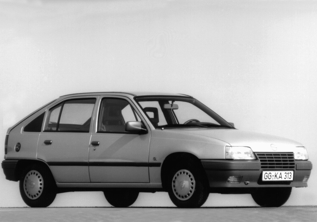 Opel Kadett 5 Doors photo 6