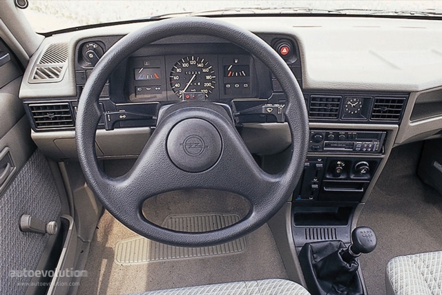Opel Kadett 5 Doors Foto 8