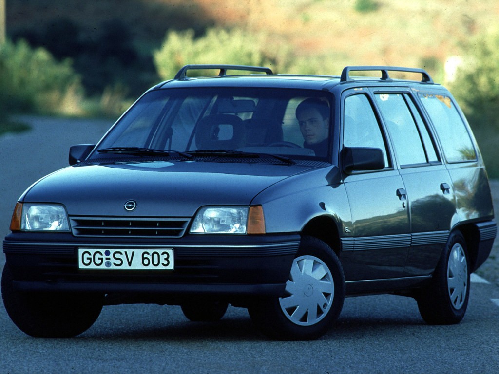 Opel Kadett Caravan photo 2