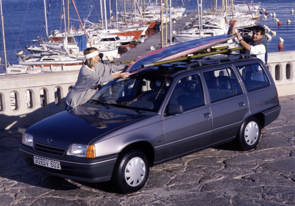 Opel Kadett Caravan photo 4